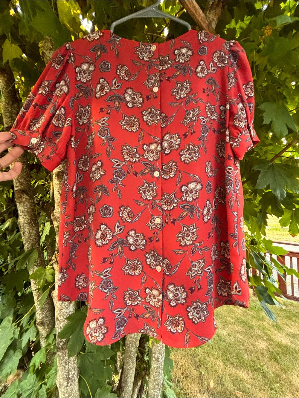 LOFT Dark Salmon Orange Floral Button-Back Blouse. - Picture 5 of 5